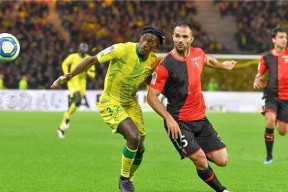 亚博体育-赛前体能课后，山东泰山手感冰凉备战法甲，管理层满意，控场能力受关注(山东泰山俱乐部为津门虎远征军准备雨衣)