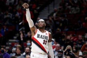 Yabo- 霍勒迪对被送至开拓者感到愤怒 