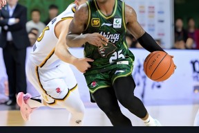 亚博体育-包含集结日体能课后，新奥尔良鹈鹕队长鼓劲备战NBA季后赛，态度坚定，赛季目标并未改变的词条