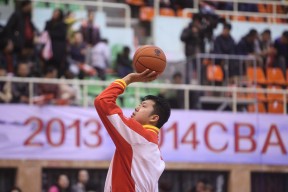 亚博- 刘翔赛前热身 